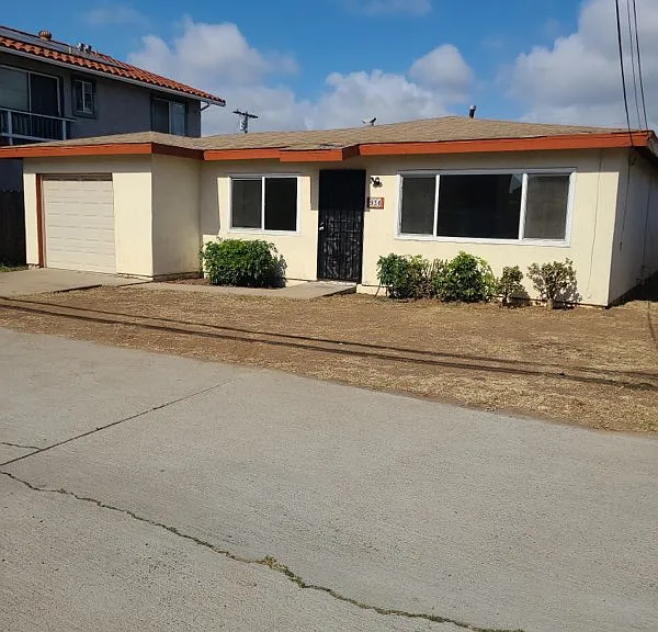934 Emory St — Photo 3