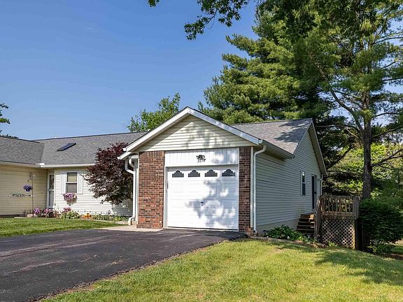 3rd image of 3874 S Laurel Ct