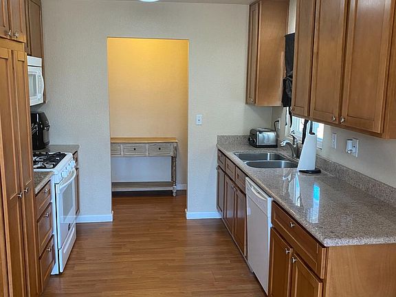 4th image of 13013 Lorenzo Ct