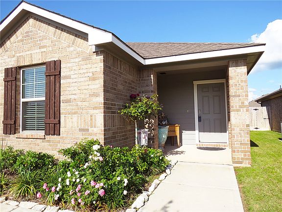 2nd image of 2419 Divot Ln