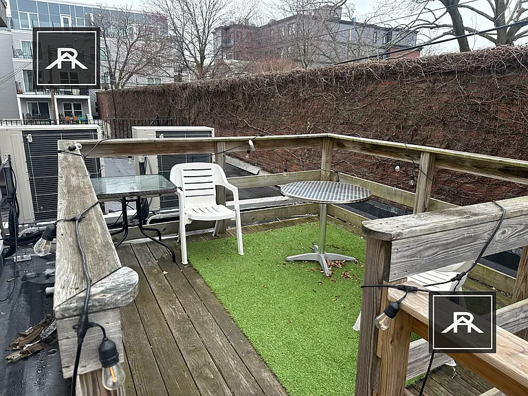 527 E 3rd St #2R — Photo 7