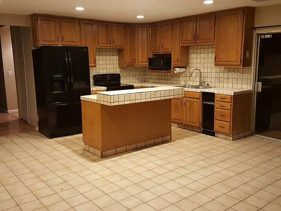 Large, Social Kitchen