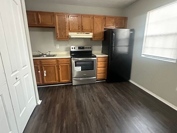 3rd image of 448 N Hills Rd #3