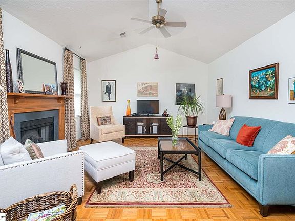 5th image of 131 Fairoaks Dr