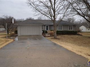 3712 NW Lakeview Rd, Topeka, KS 66618