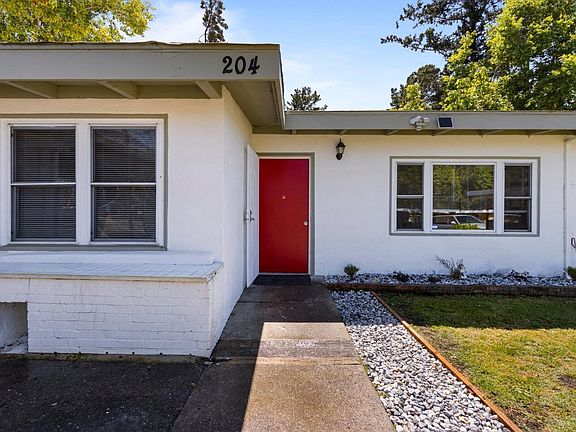 2nd image of 204 Los Altos Place