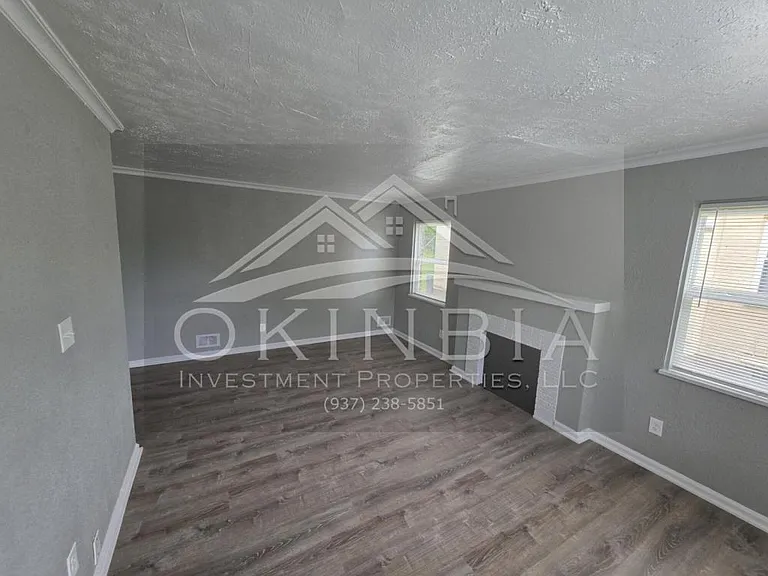 2815 Oxford Ave — Photo 3