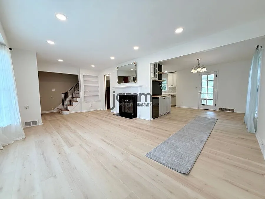 Beautiful Single Family home in Cleveland Heights!! — Photo 2