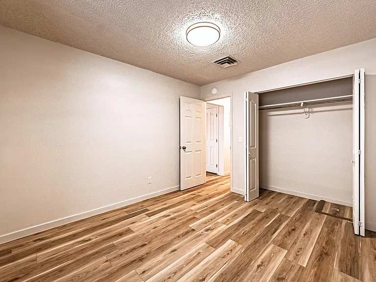 1419 Anita St — Photo 10