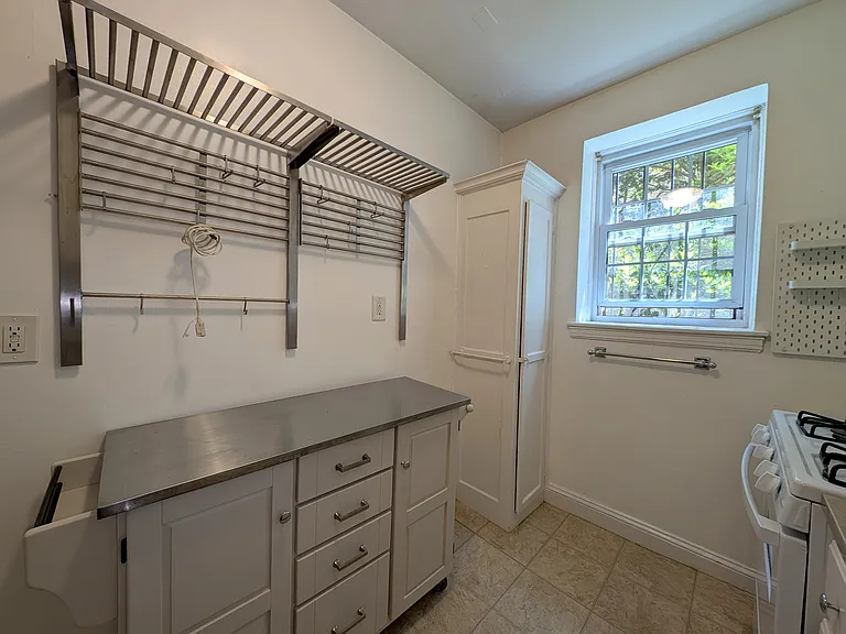 16 Ware St #B — Photo 5