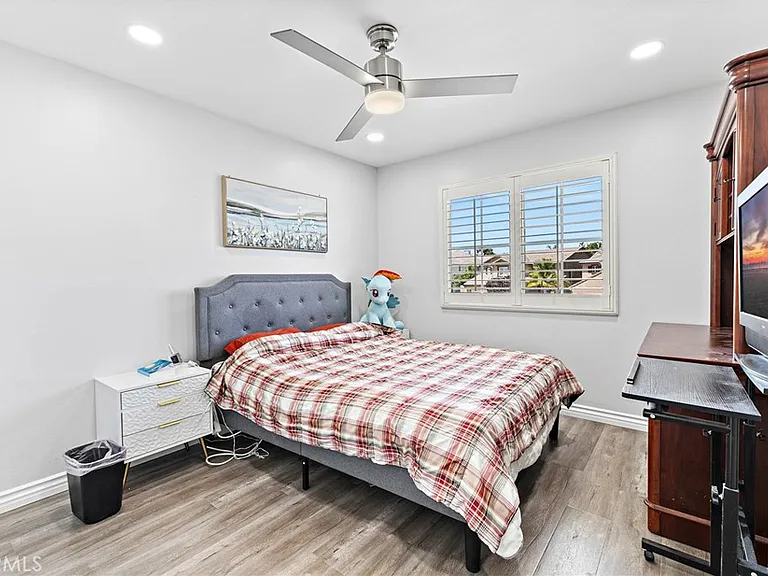 15881 Madelyn Ct — Photo 32