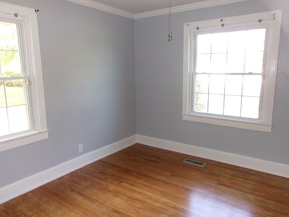 4th image of 1008 E Park Ave