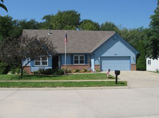 454 Edgewood Ln, Pleasant Hill, IA 50327