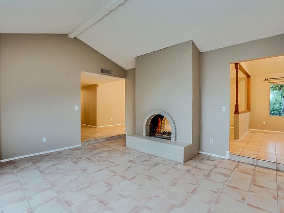 2nd image of 702 N Linden Cir