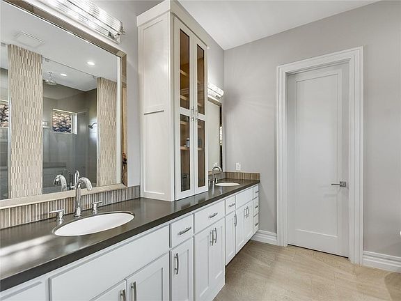 5th image of 6 Chandon Ln