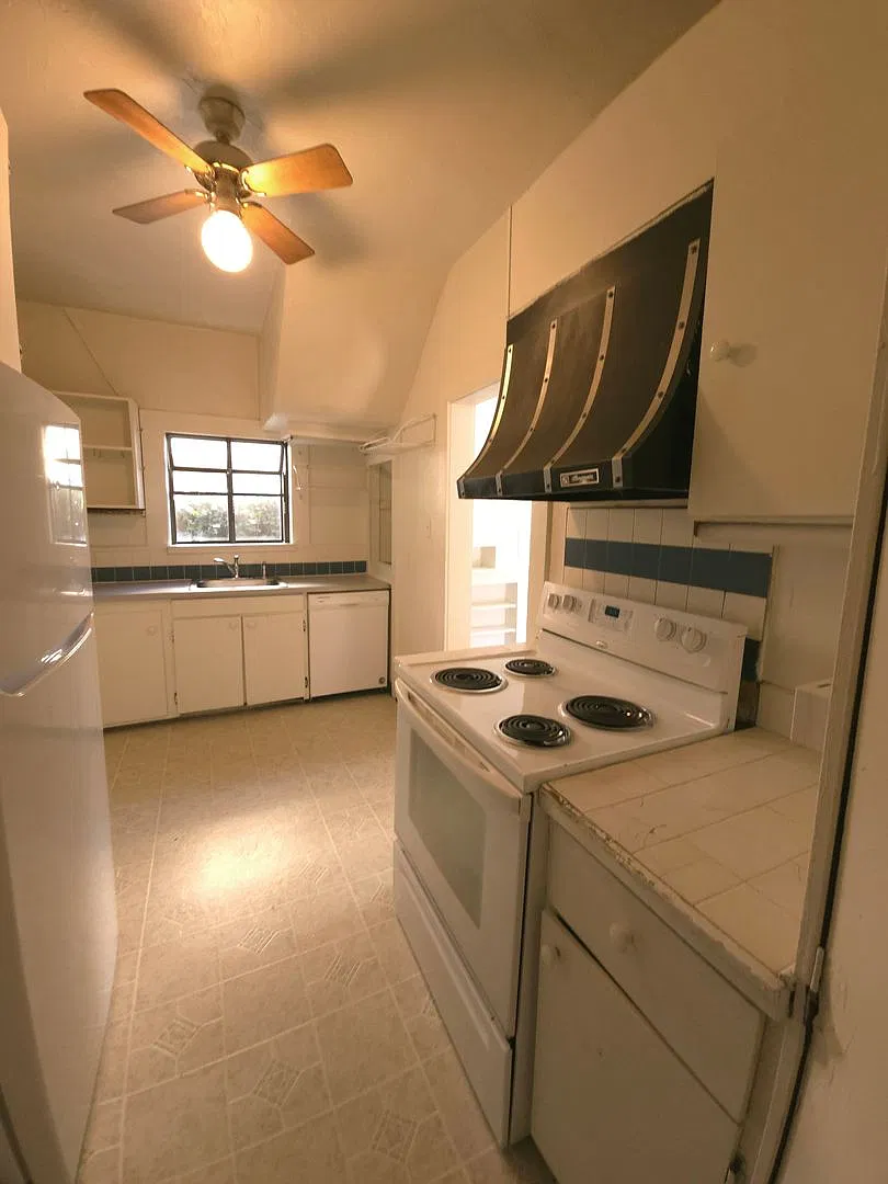 3 Bedroom Home in Prime Hill Location — Photo 4