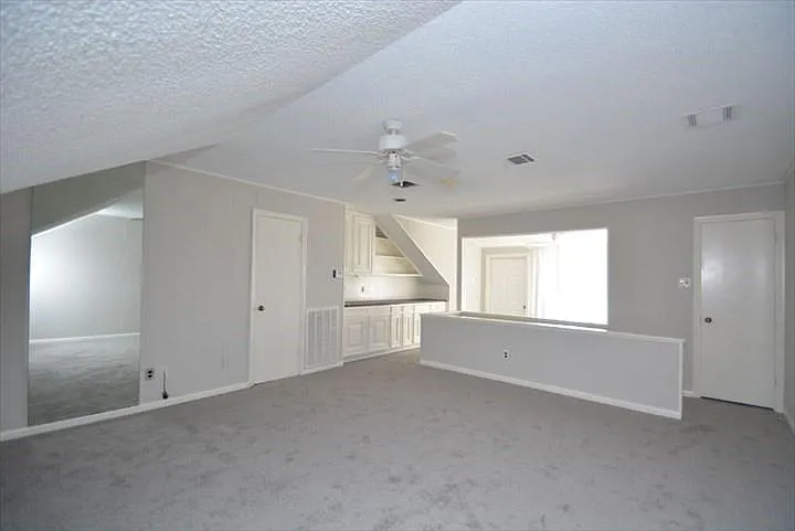 538 Longview Dr — Photo 14