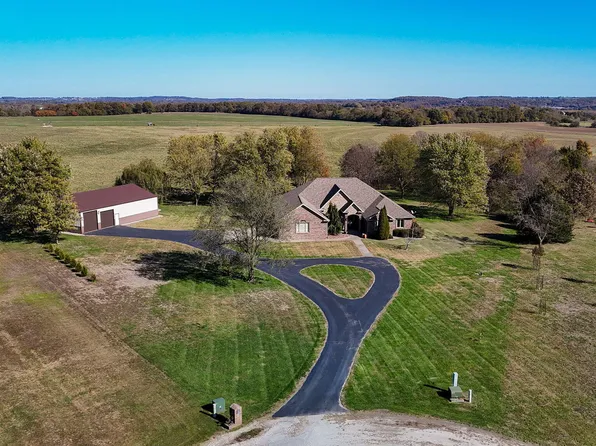 1615 Sky Ranch Circle, Bolivar, MO 65613