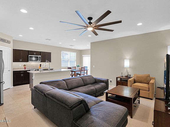 4th image of 1172 W PARADISE Way
