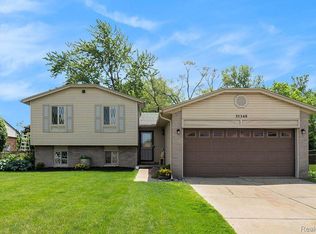 35348 Connecticut Dr, Sterling Heights, MI 48310