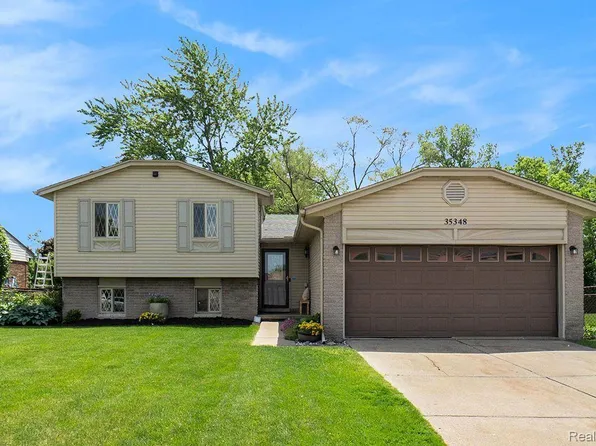 35348 Connecticut Dr, Sterling Heights, MI 48310