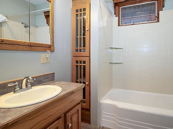 5th image of 406 S 24th St