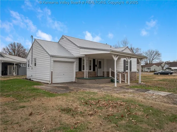 2039 Benedict Cir, Saint Albans, WV 25177