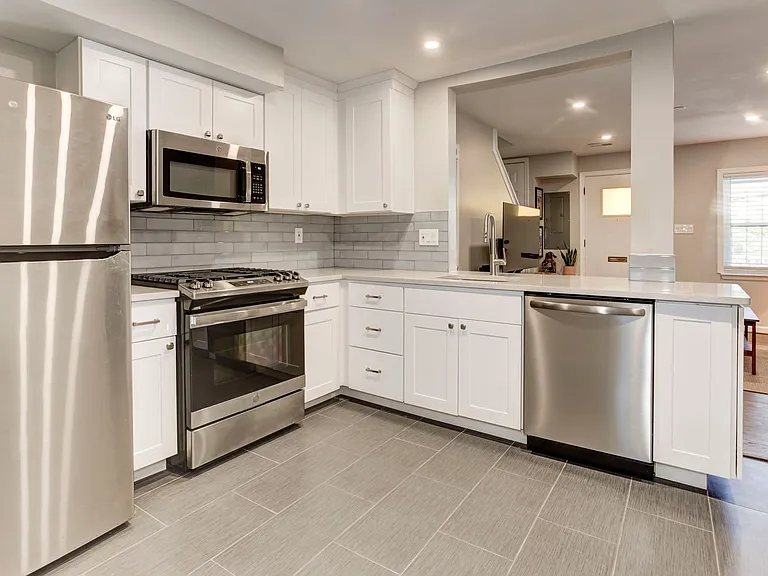 1169 Summit St NE — Photo 27