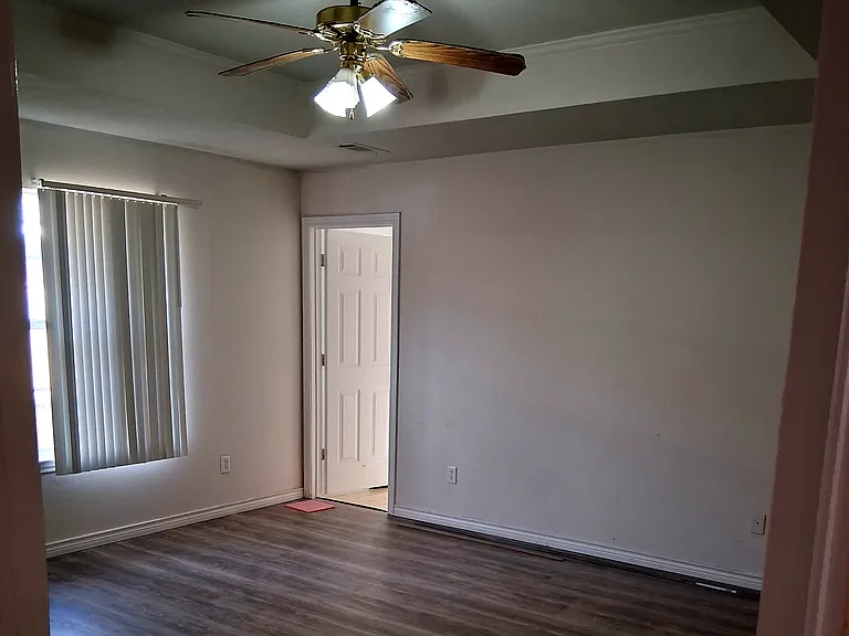 1307 Mullins Loop N — Photo 5