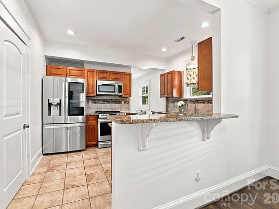 5th image of 2139 Wilmore Dr