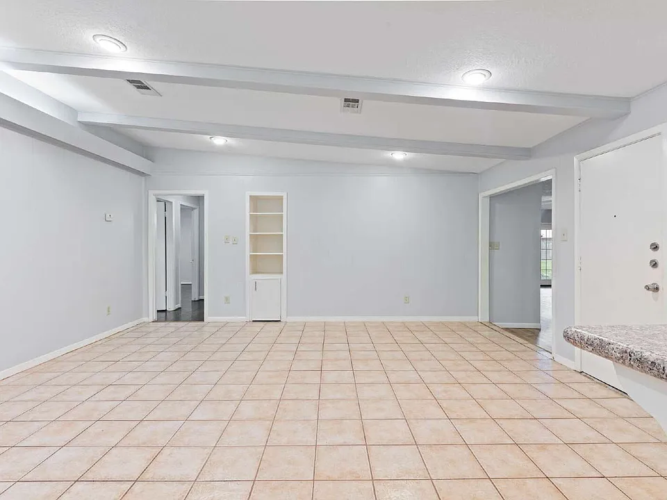 118 E Thornton Rd
