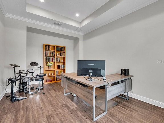 5th image of 1210 Lorea Ln