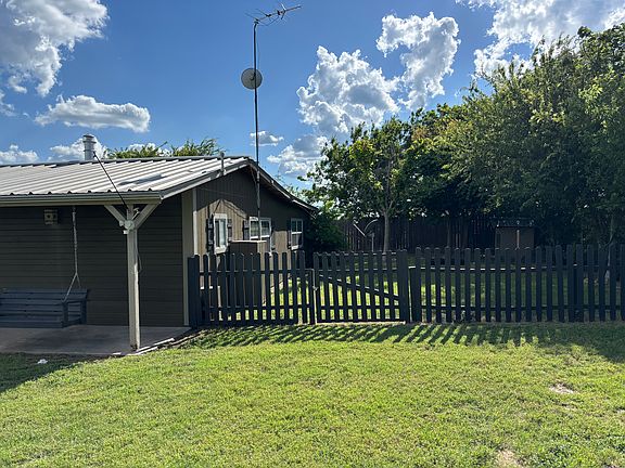 Enclosed side yard fenced.