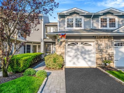 19 Hampshire Court, Holbrook, NY, 11741