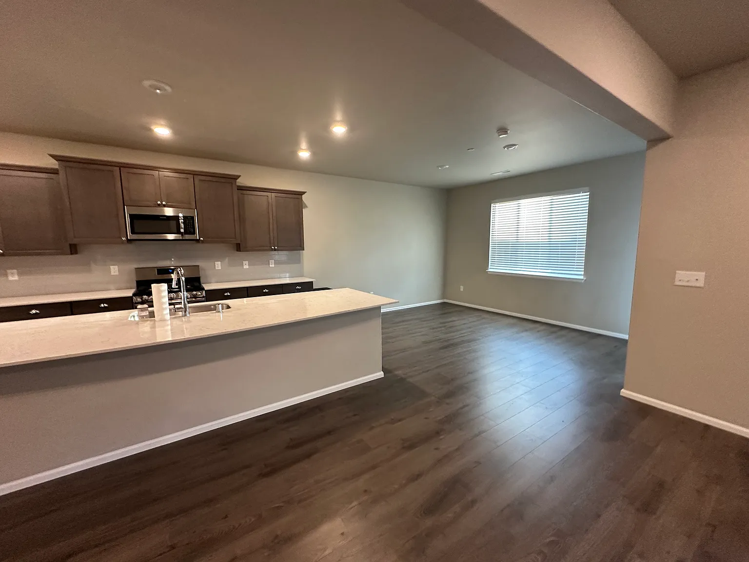 4 bed, 2.5 bath, 2501 sqft, $3,195 — Photo 4