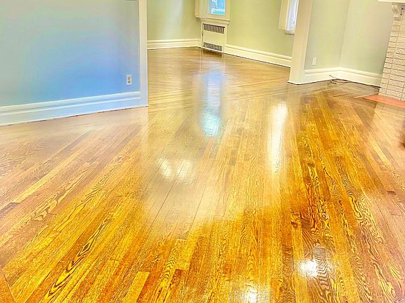 2nd image of 11 Henry Pl Floor 1