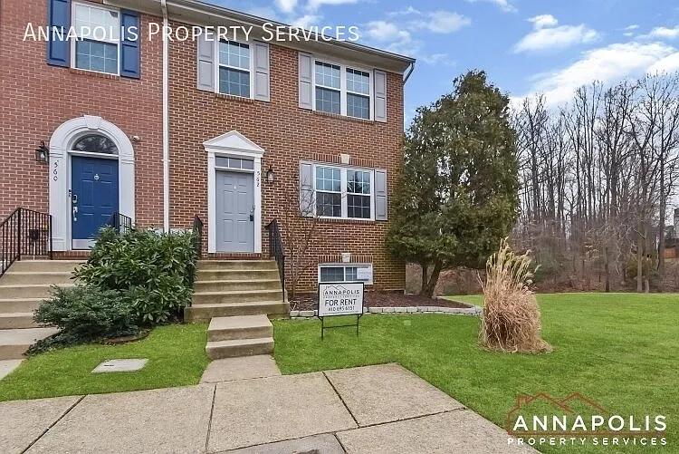562 francis nicholson way — Photo 1