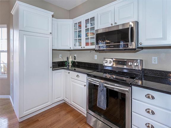 3rd image of 10 Metz Ln