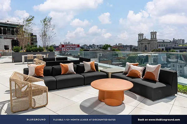 Rented by The Blueground | media 100