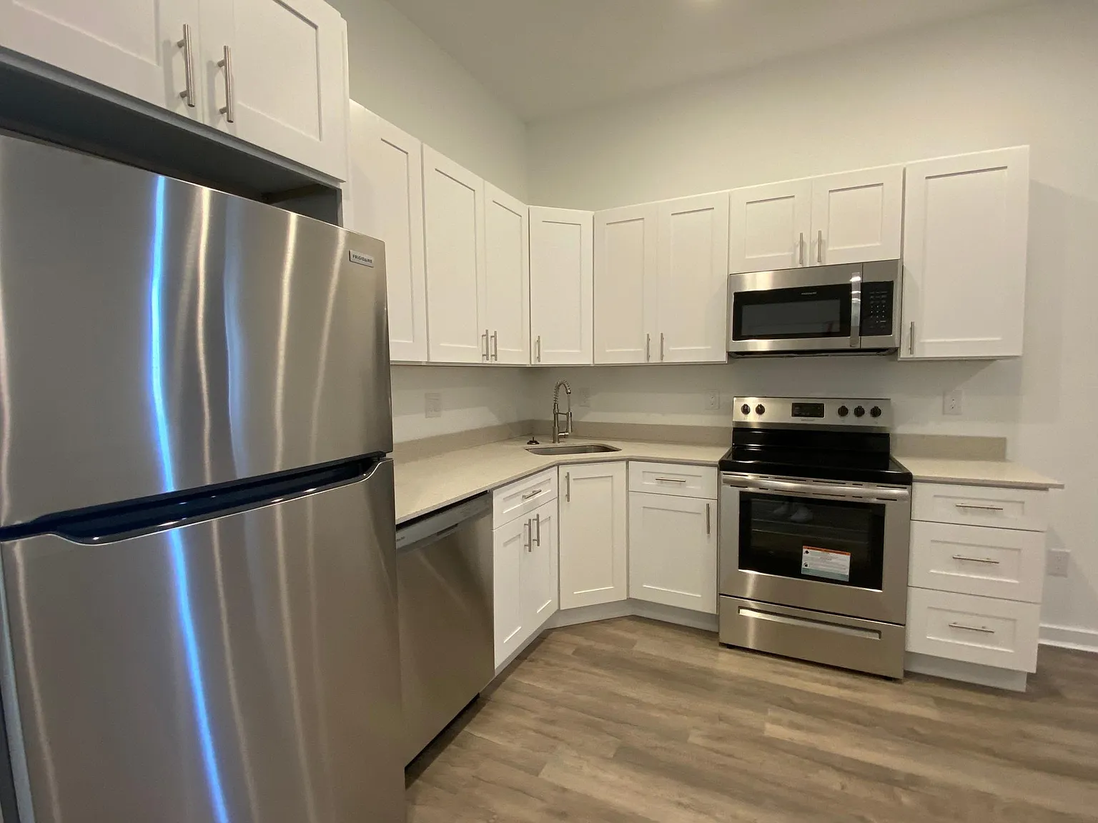 1 bed, 586 sqft, $1,200 — Photo 3
