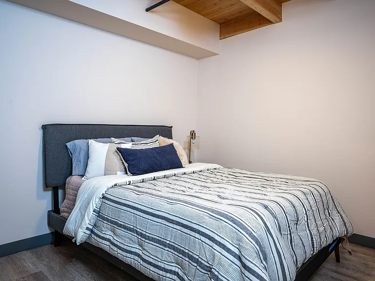 Dean River Apartments — Photo 60