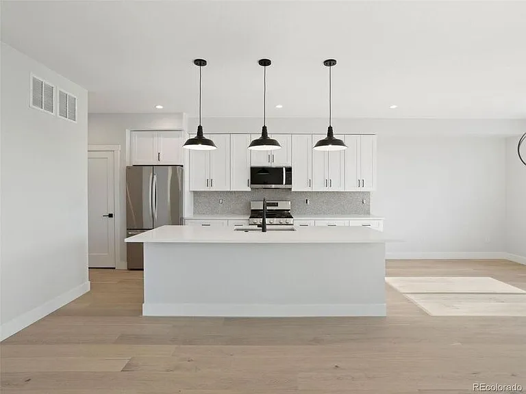 4656 W 9th Ave — Photo 3