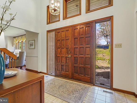 4th image of 131 Mansion Dr