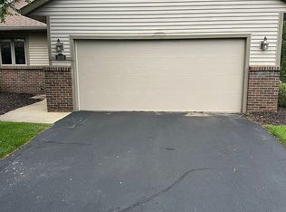 2070 Lakeview Dr, Zeeland, MI 49464