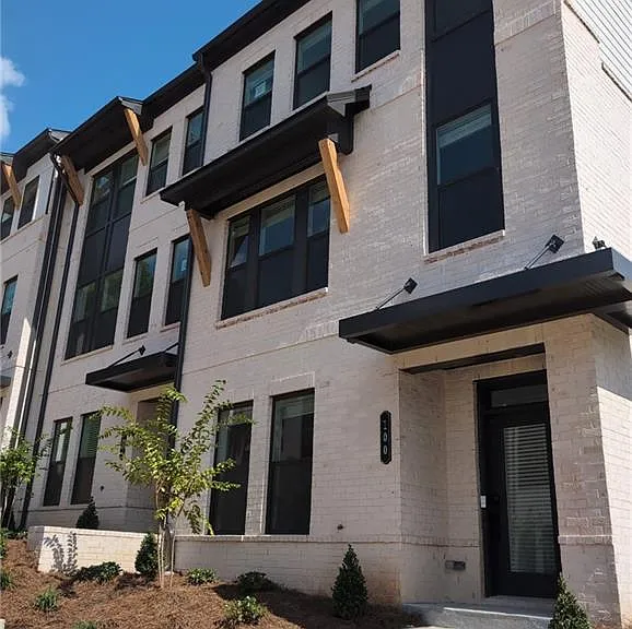 100 Holt Ln — Photo 33