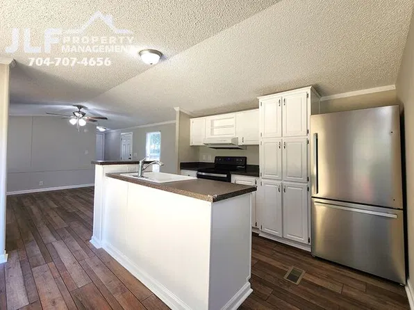 1134 Emanuel St, Kannapolis, NC 28081