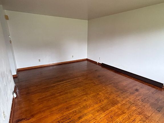 2nd image of 1109 Lake St