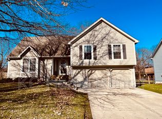 15450 Robinson St, Overland Park, KS 66223