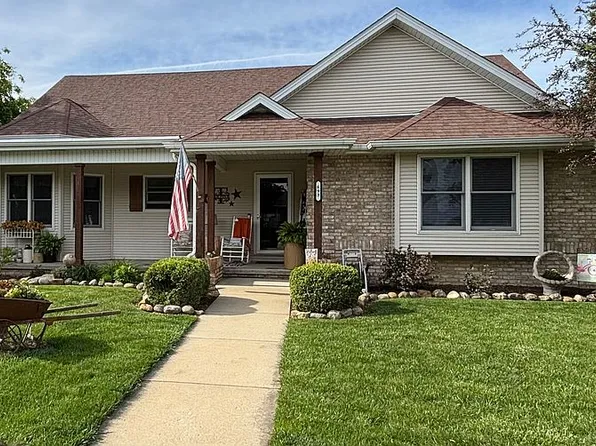 693 Hesburgh Dr, Manteno, IL 60950