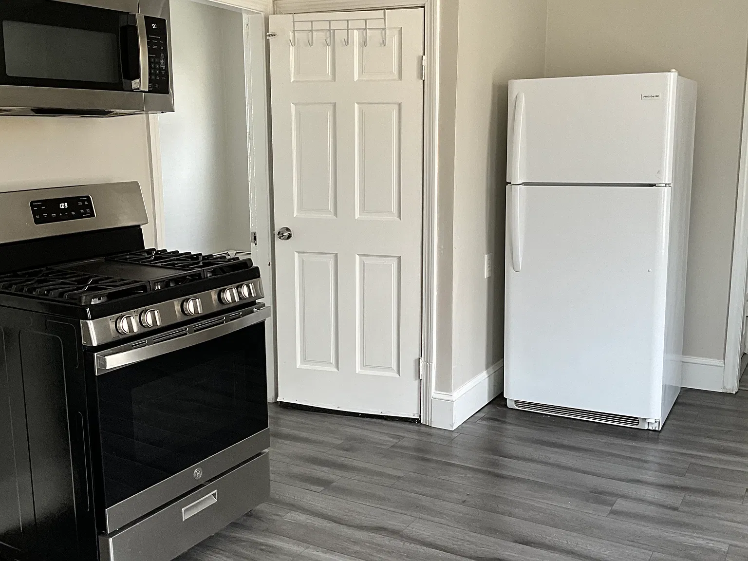 3 bed, 1149 sqft, $2,500 — Photo 2